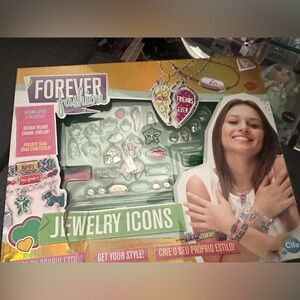 Toy to make jewelry